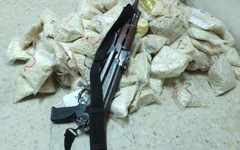 ضبط 220 ألف حبة مخدرة وسلاح