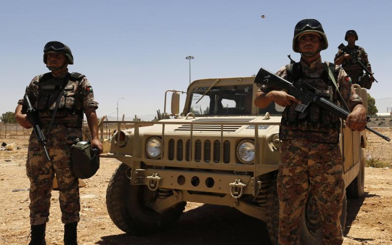 الجيش يراقب الحدود مع العراق "عن كثب"