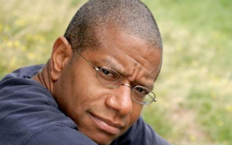 بول بيتي.. أول أميركي يفوز بجائزة “مان بوكر”