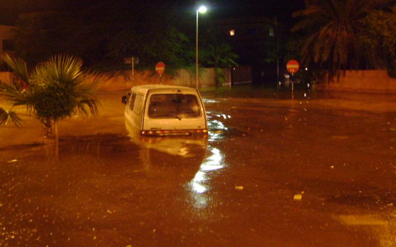 الدفاع المدني يؤمن 66 شخصاً في الجنوب نتيجة الأمطار 