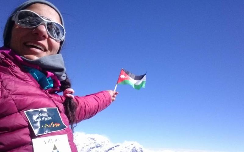 فريق نسوي أردني يتسلق قمة ميرا بيك في جبال الهملايا