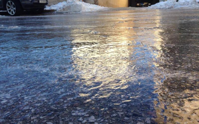 الانجماد يعيق الحركة المرورية