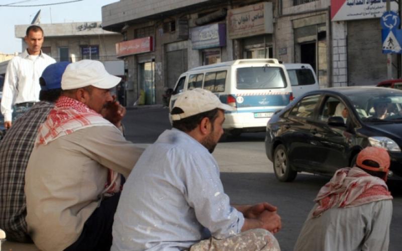 مزارعون يعتصمون احتجاجا على رفع تصاريح العمل