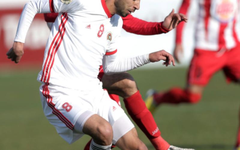 الجزيرة يستعيد صدارة الدوري من الوحدات