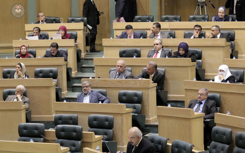 النواب يناقش في جلسة رقابية 18 سؤالاً للحكومة