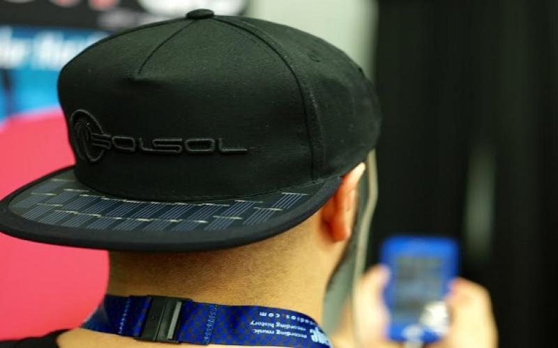 اشحن هاتفك من قبعة رأسك