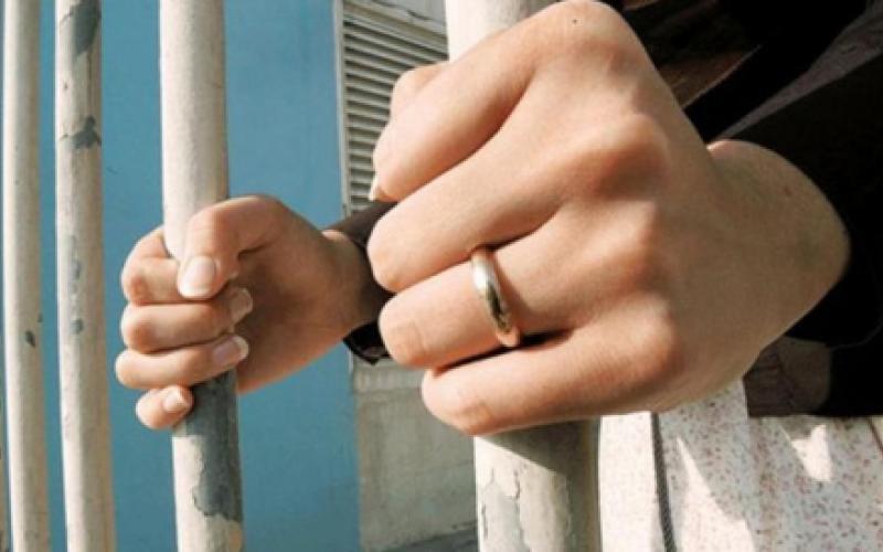 الموقوفات إداريا.. وطريق الحرية المسدود من السجن إلى مركز الإيواء