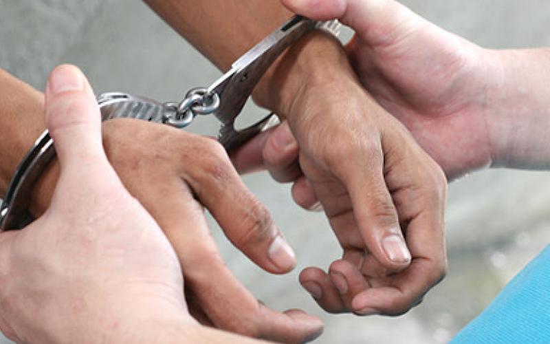 القبض على مرتكب 22 قضية سرقة