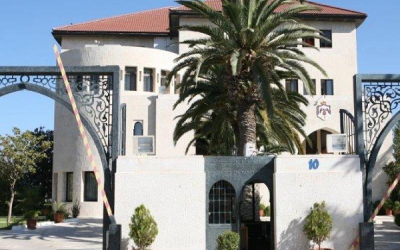 إقرار قانون رسوم تسجيل الأراضي و"الكسب غير المشروع"