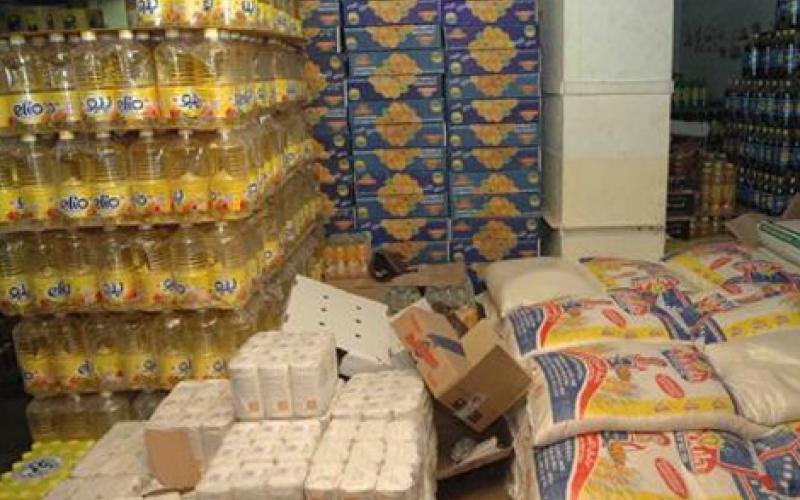 وعود حكومية باستثناء زيوت النخيل المستوردة من زيادة الجمارك