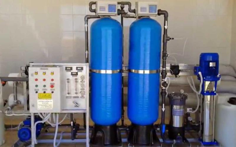 اغلاق محطة تحلية ومحل بصريات بالزرقاء