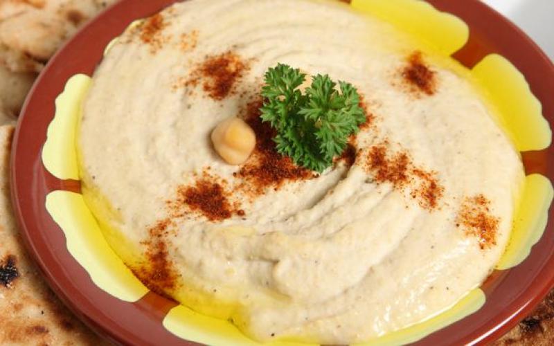 لا وجود لمادة التيتانيوم في مطاعم الحمص