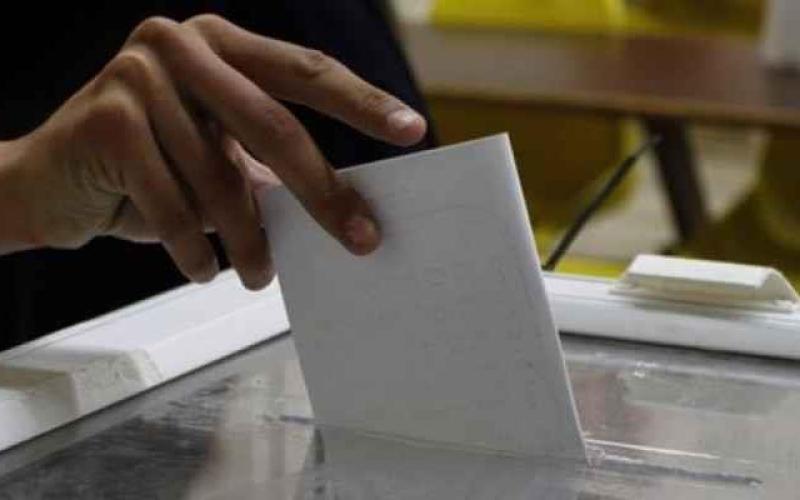 392 طلب ترشح لعضوية مجالس المحافظات و1120 طلبا للرئاسة