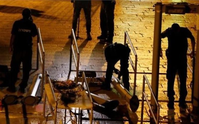 المومني: إزالة البوابات حول الأقصى خطوة للتهدئة