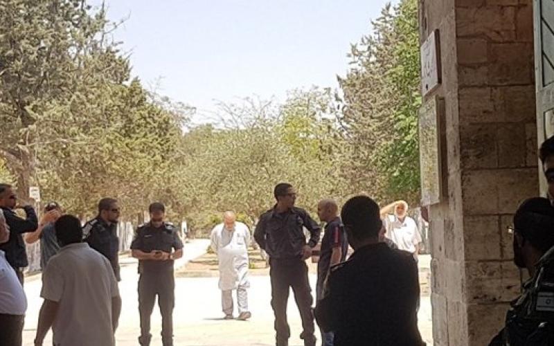 فتح جميع أبواب الأقصى ووقف تحديد أعمار المصلين