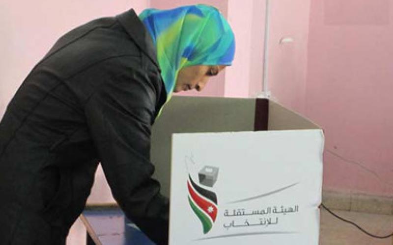 3 سيدات يحصلن على مناصب بمكاتب مجالس المحافظات