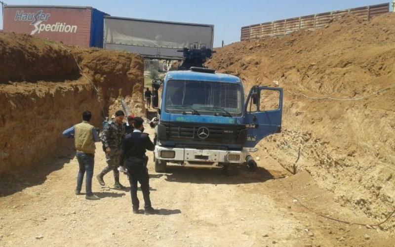 ضبط حفارتين مخالفتين في الرمثا والأزرق