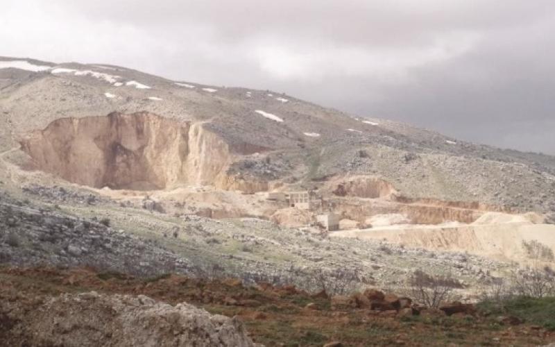 وفاة شخص وإصابة اخر اثر سقوطهما في حفرة