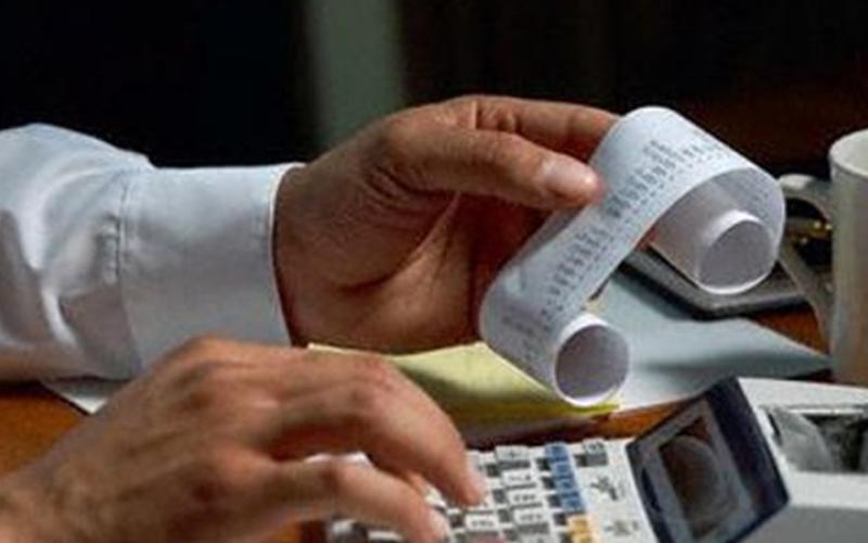 الضريبة تدعو للابلاغ عن الممتنعين عن إصدار فاتورة ضريبية