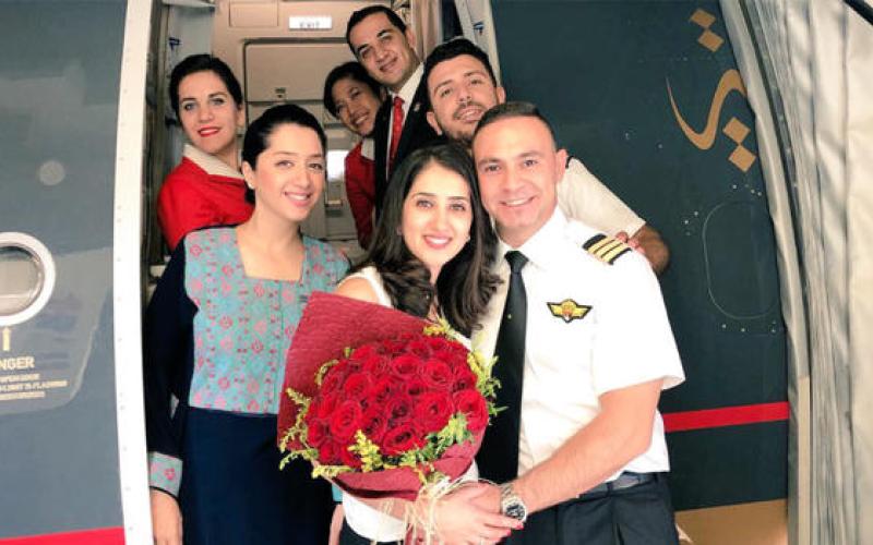 بخاتم ألماس وورد أحمر.. الرومانسية تطغى على أجواء رحلة الملكية الأردنية !