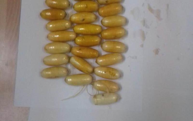 القبض على شخصين ابتلعا كبسولات محشوة بالكوكائين