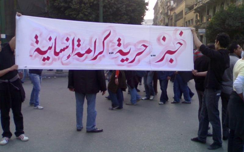 الخبز والديمقراطية: ملاحقة الفاسدين يحصل أضعاف المبلغ المتوقع جراء رفع الخبز