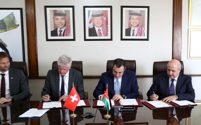 الحكومة توقع اتفاقية مع الاتحاد السويسري للتعاون في مجالات المياه والصرف الصحي