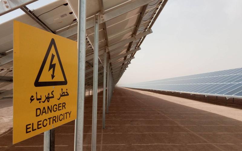 الشمس تضيء مخيّم الزعتري ليلاً ونهاراً!