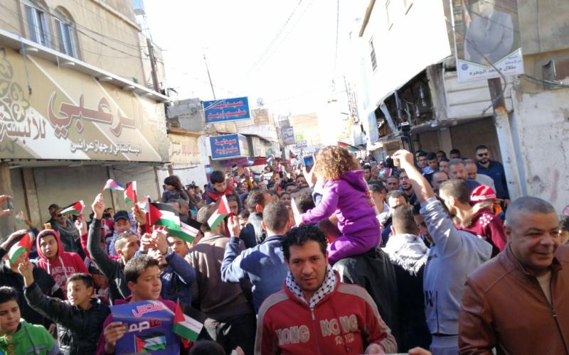 وقفة احتجاجية على القرار الاميركي بمسجد ابي عبيدة