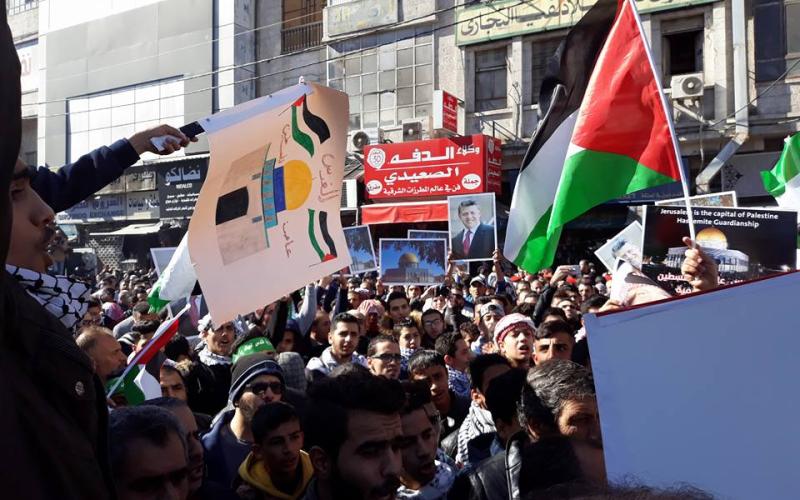 مسيرة شعبية وحزبية في المزار الجنوبي تنديدا بتهويد القدس