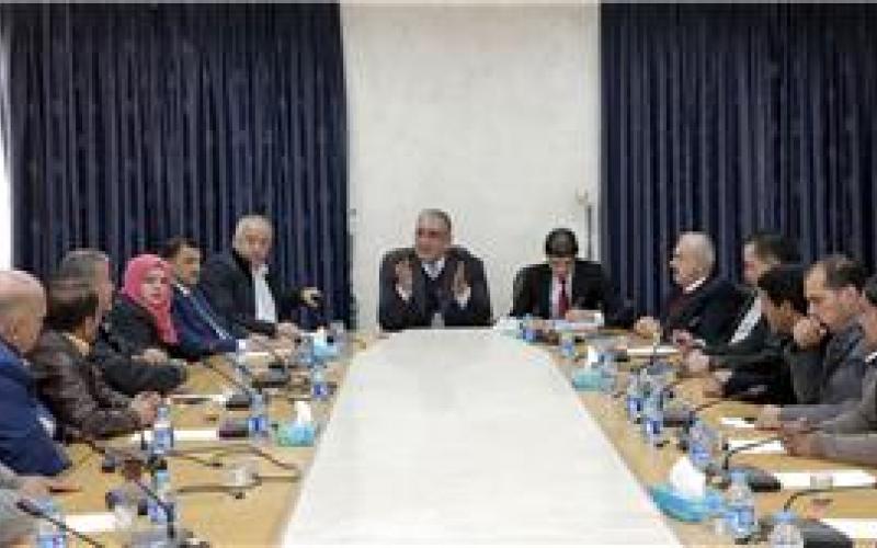 الاتفاق على تعليق اعتصام أصحاب وسائقي الشاحنات