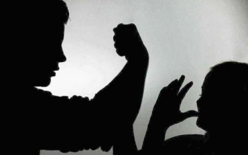 التحقيقات بوفاة الطفلة ملاك تشير لوجود ملف رسمي لعنف اسري سابق