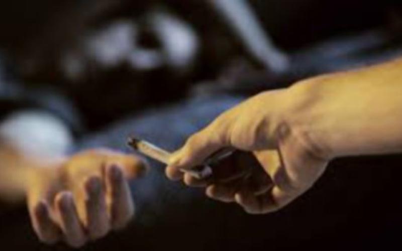 الصيادلة: رفاق السوء مسؤولين عن 80% من حالات الادمان