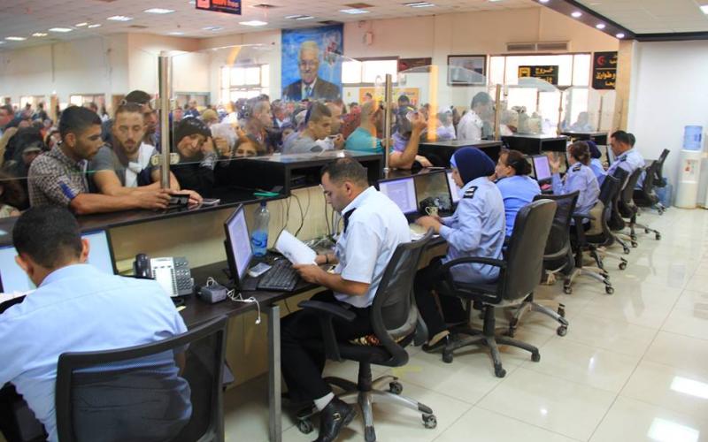 الاحتلال يمنع سفر 15 مواطنًا من معبر الكرامة