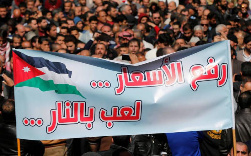 احزاب يسارية أمام الرئاسة احتجاجا على القرارات الاقتصادية