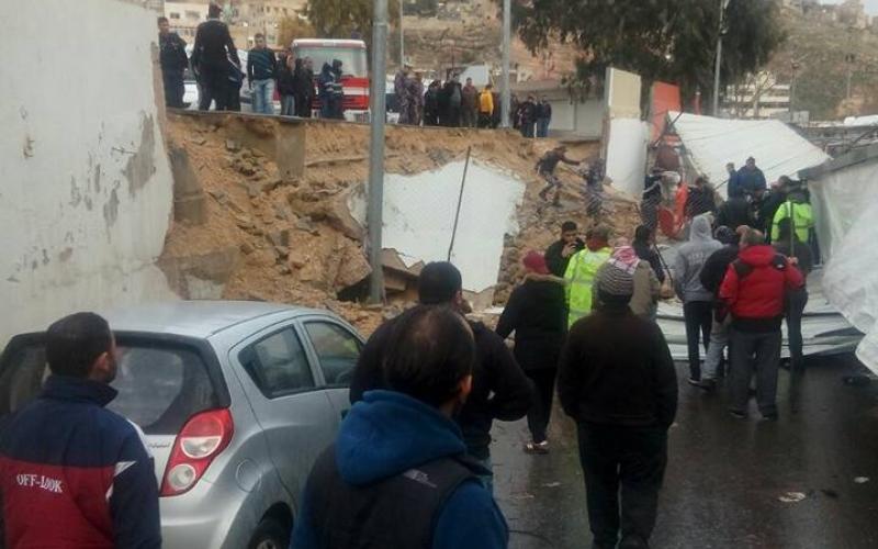 وفاة وإصابة في انهيار سور استنادي شرق عمان (صور)