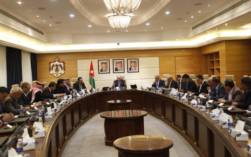 الملقي يعد بإعفاء مستلزمات القطاع الزراعي من ضريبة