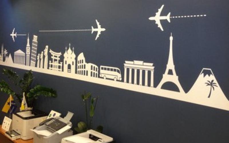 مطالب بوقف ترخيص مكاتب جديدة للسياحة والسفر