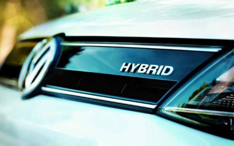 الحكومة تقرر تخفيض نسبة الضريبة الخاصّة على مركبات الهايبرد إلى 30%