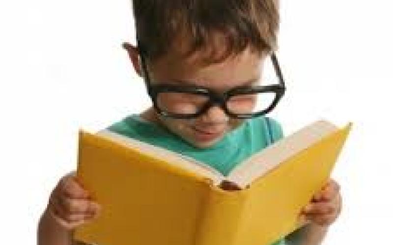 تربويون: تعليم الأطفال القراءة والكتابة قبل تدريبهم على التقنيات التكنولوجية