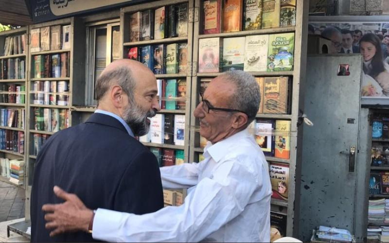 الرزاز يزور «كشك الثقافة العربية» في وسط البلد