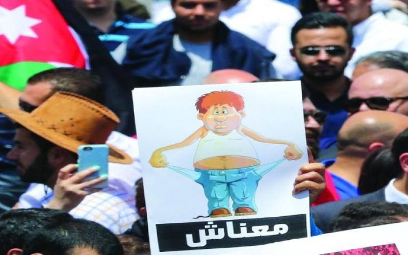 الحكومة على محك قانون الضريبة