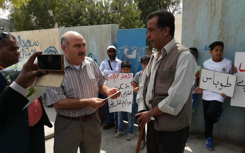 لاجئون فلسطينيون يعتصمون ضد تقليص الخدمات (صور)