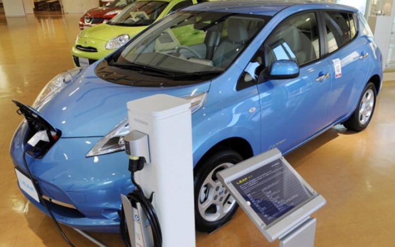 هل تحل السيارة الكهربائية مكان التقليدية بالكامل؟