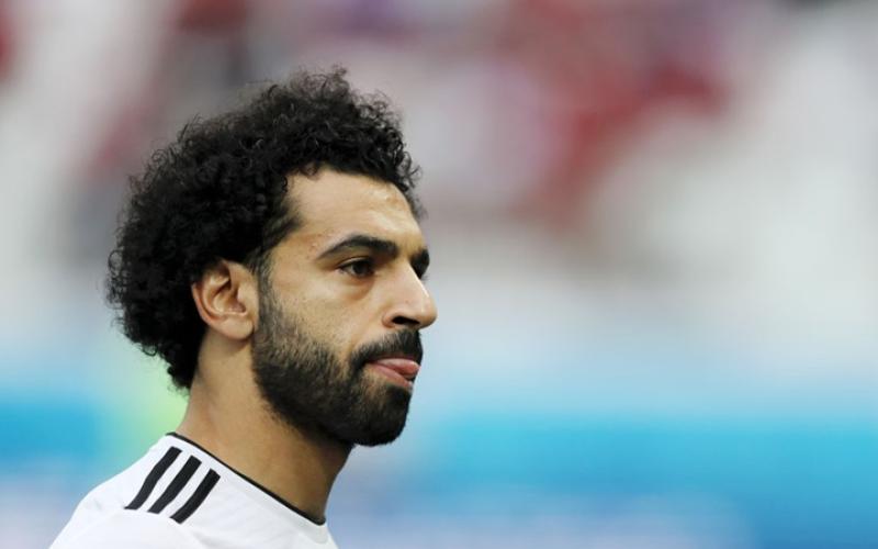 فتاة تنفجر بالبكاء عند رؤيتها صلاح