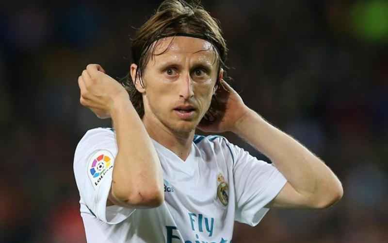 مودريتش يصدم عشاقه.."لا أستحق الفوز بالكرة الذهبية"