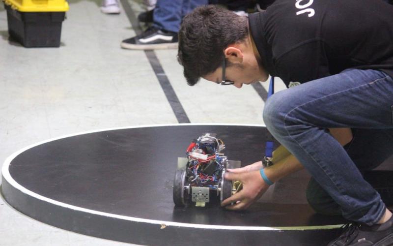 اختتام فعاليات البطولة الوطنية للروبوت في مركز اليوبيل للتميز التربوي