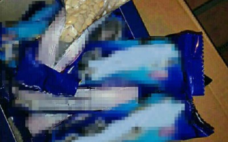 احباط تهريب 4 ملايين حبة مخدرة أُخفيت داخل كميات من الشوكولاتة في مركز حدود جابر (صور)