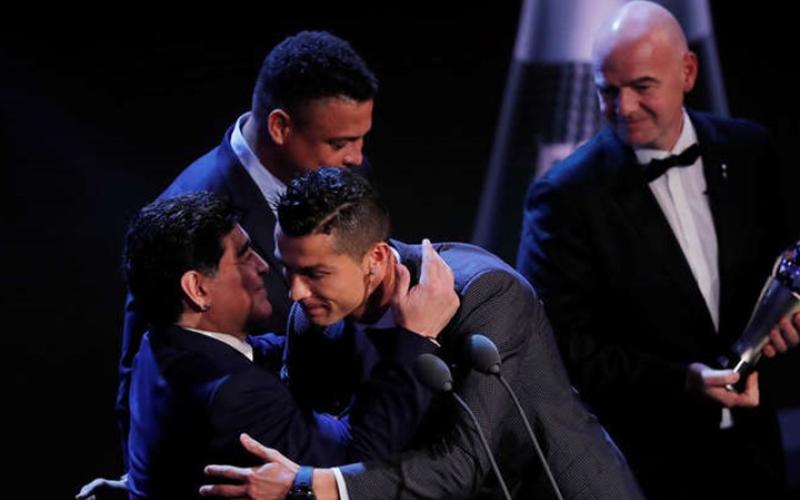 مارادونا يدعي معرفة سبب بيع بيريز لرونالدو