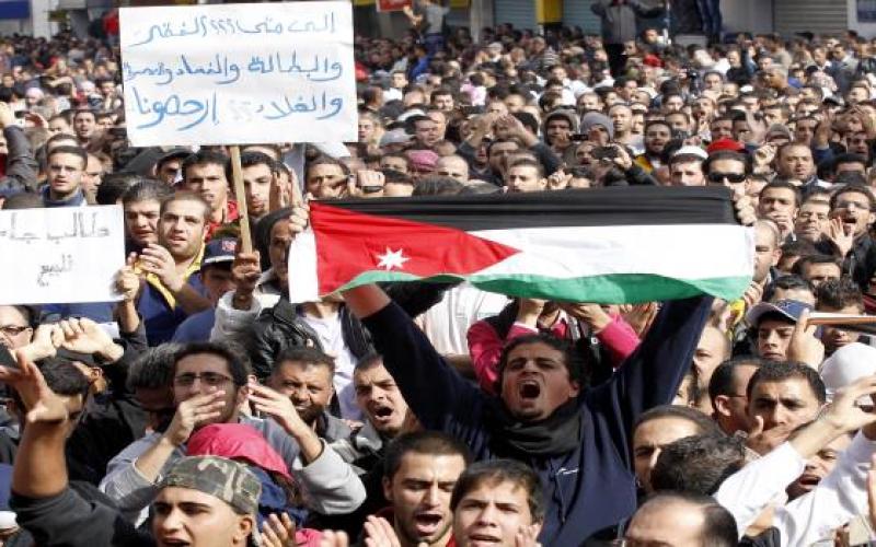 اقتصاديون: آمال حكومية بعيدة عن الواقع